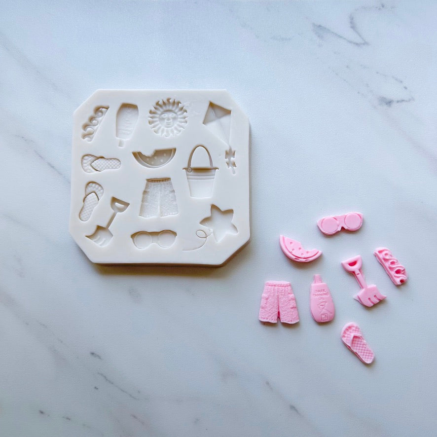 A DAY AT THE BEACH MOLD