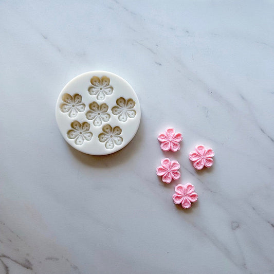 PRETTY DAISY MOLD