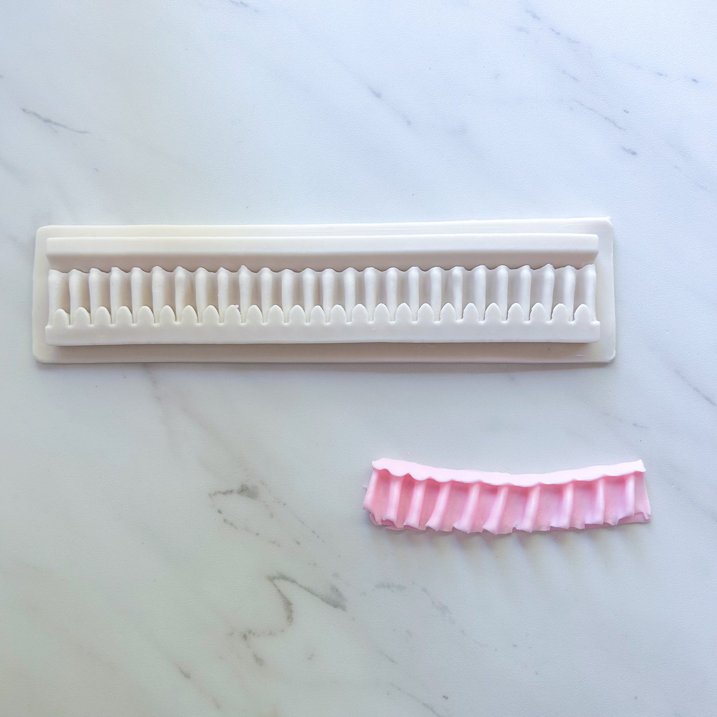 RUFFLE BORDER MOLD