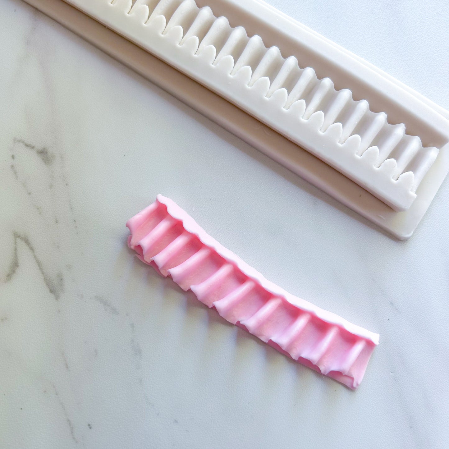 RUFFLE BORDER MOLD