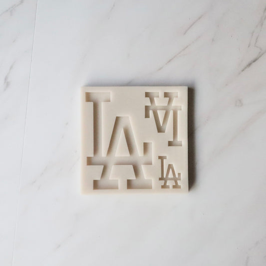 LA LOGO FONT TRIO MOLD